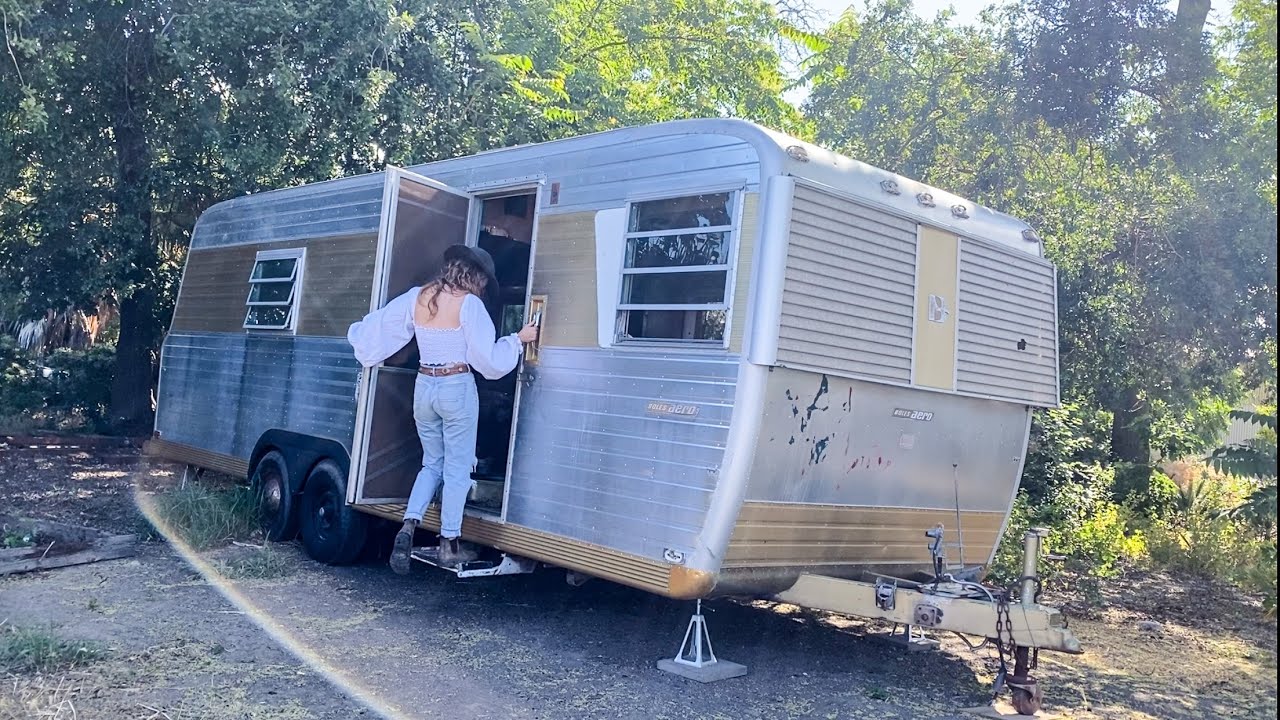 VINTAGE CAMPER TOUR | 1973 Boles Aero Vintage Camper 24 ft Before Renovation