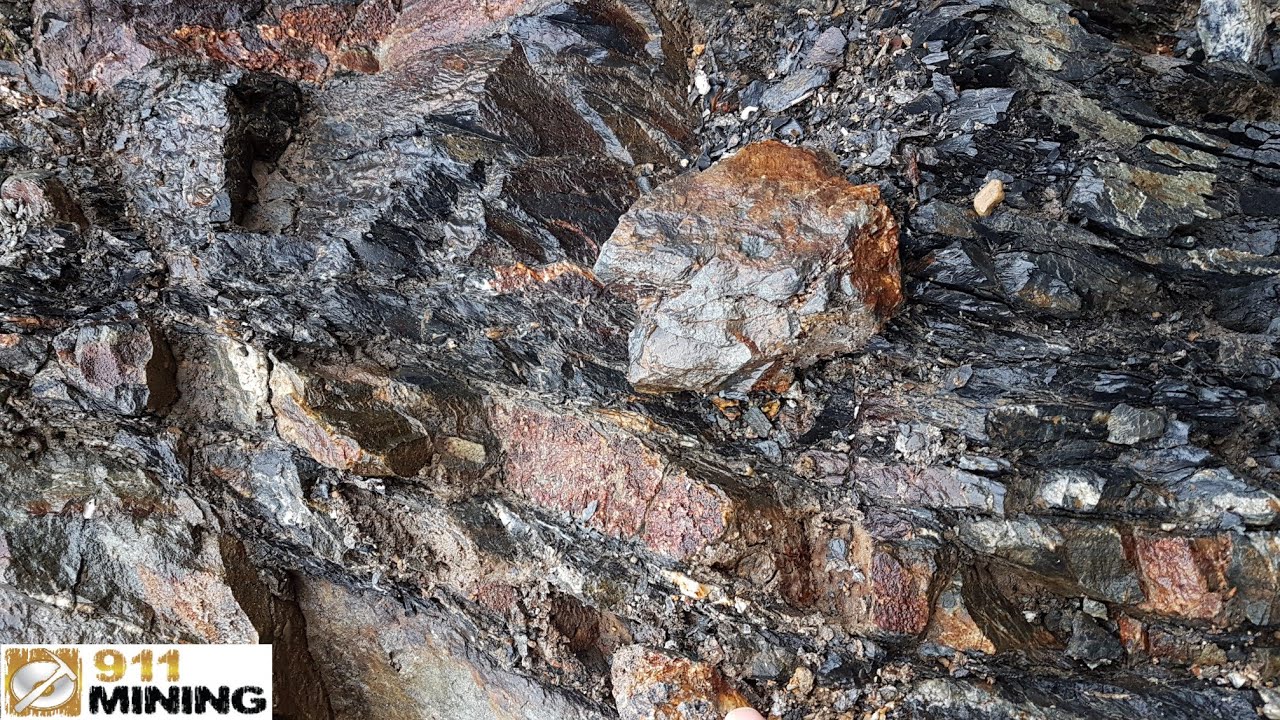 Mineralized Outcrop With Free Gold