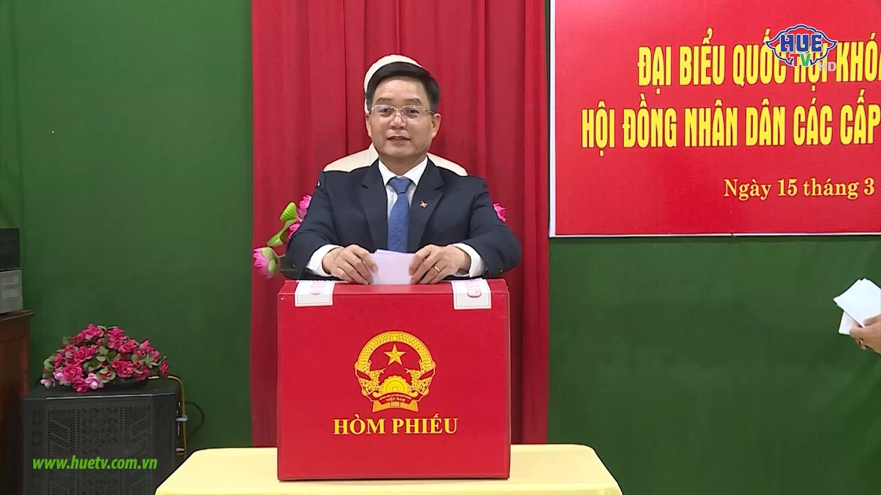 Bí thư Thành ủy Huế thực hiện quyền công dân tại phường Vỹ Dạ
