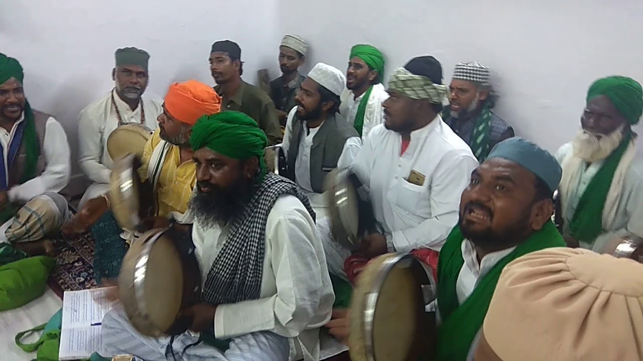 Re Rahi hai yeh umat Mustafa ke sadke mein [ qawwali ]