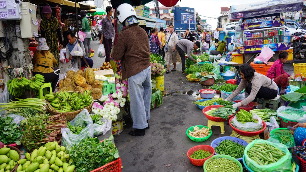 Best Morning Food Market Scene 2026 – Walk Around Street Market & Lifestyle Of Khmer People