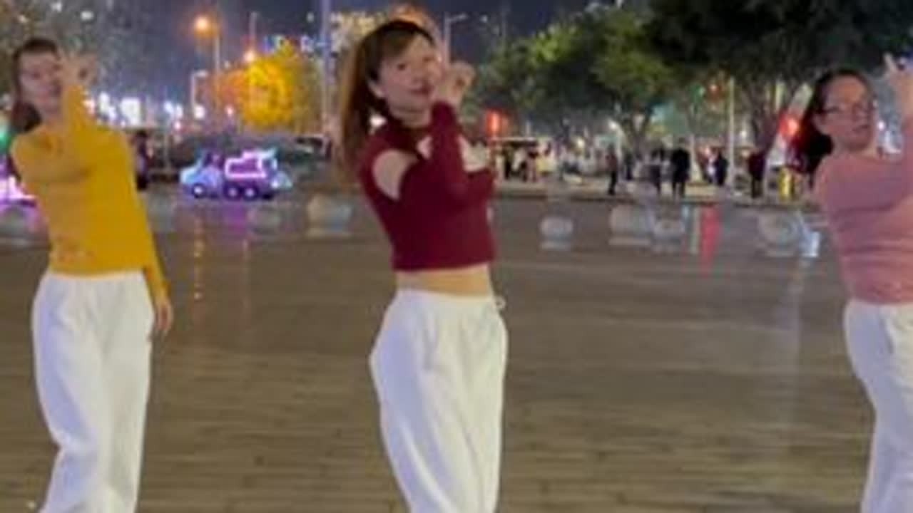 #潮流广场舞 《放空的心Salt》完整版#动感十足 #一起运动一起变美 #不负每份热爱