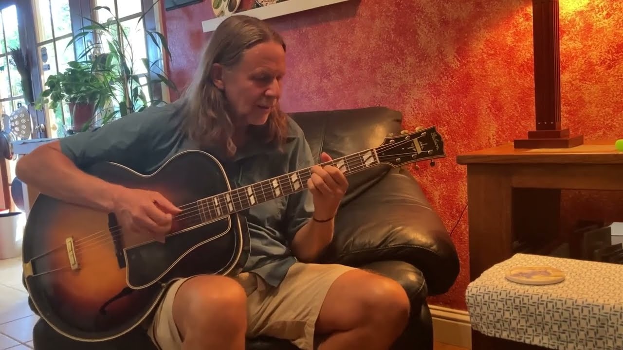 Chattanooga Choo Choo (Glenn Miller) on a ~1935 Gibson L12