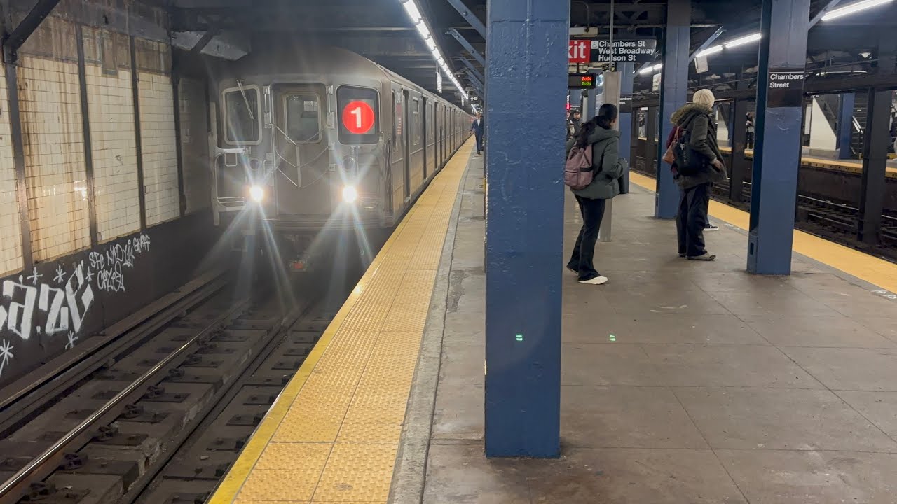 IRT Broadway/7th Avenue Line: 1/2/3 Local and Express trains at Chambers Street 