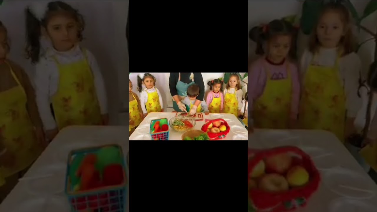 Çiçəklərimlə bərabər tərəvəz salatı hazırladıq.