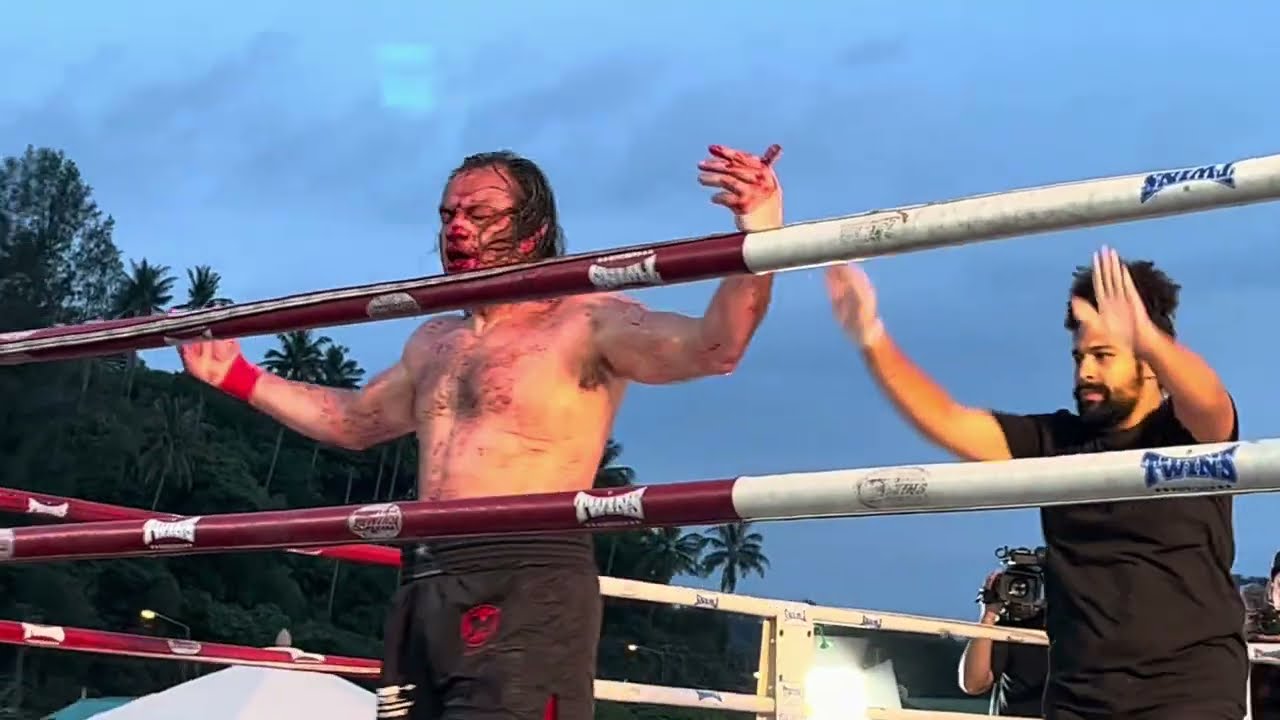 Супер кровавая драка! Уличная драка Майк против Лео Пла БКБ Таиланд