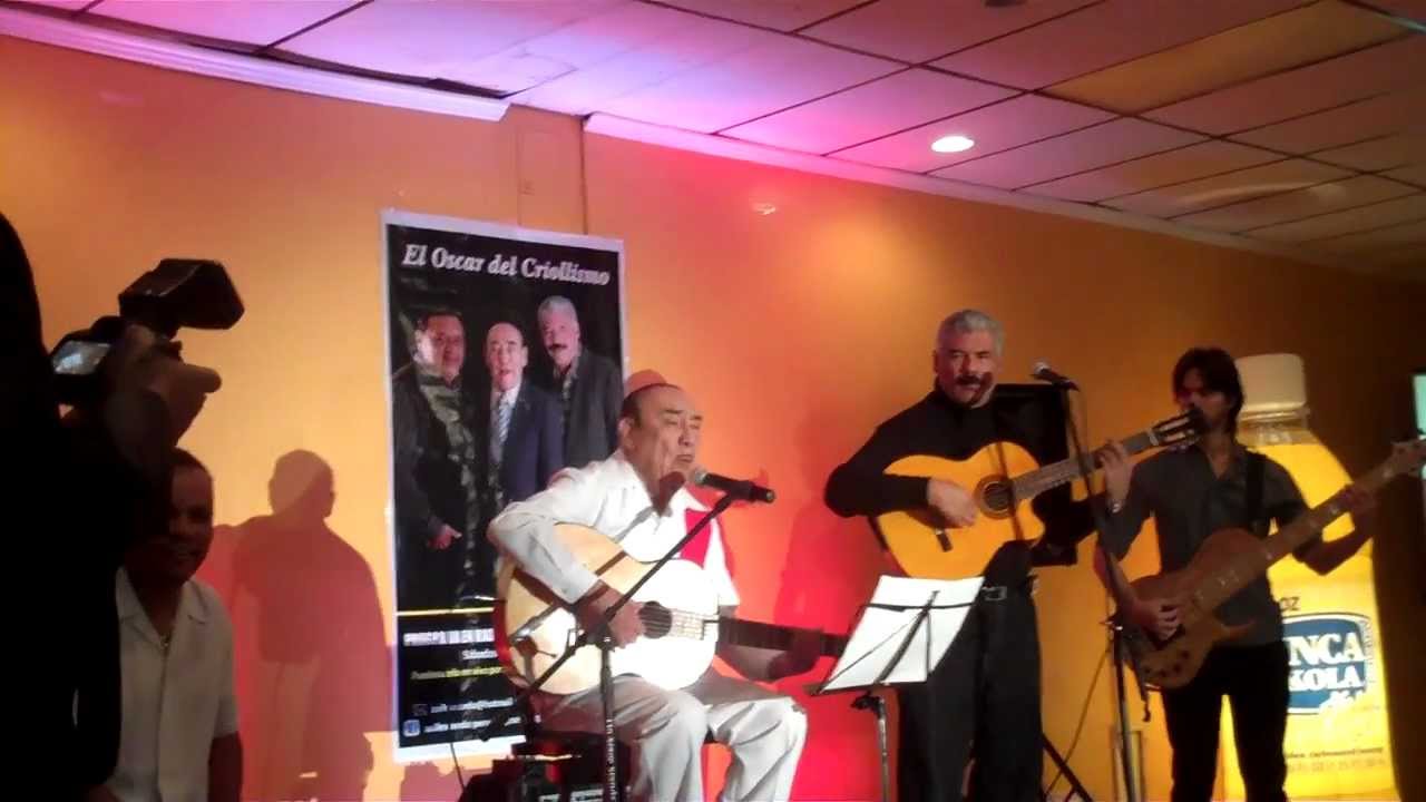 OSCAR AVILES RECIBE HOMENAJE EN PATERSON
