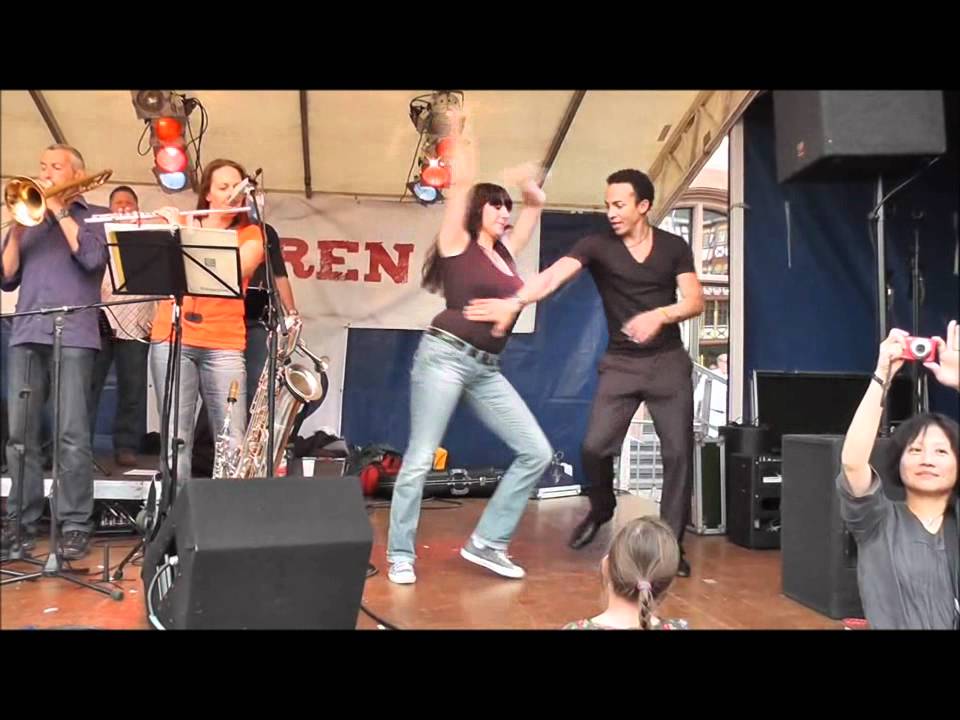 Salsa am Römer mit Tanzschule 
