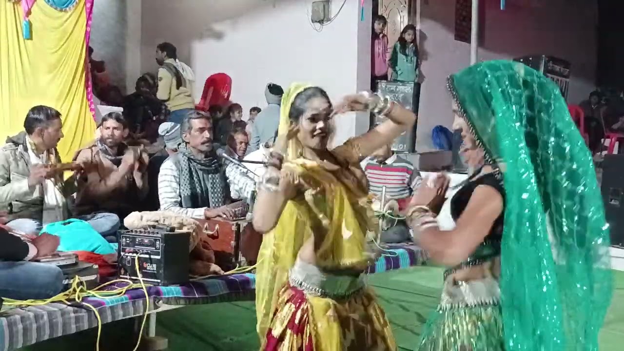 गायक चैनसींग दाउ,राई नृत्य कार्यक्रम ग्राम बरौदिया। गोरी सोच ने करो गिर गये नगीना गिर जान दो।🎹🎤🥰