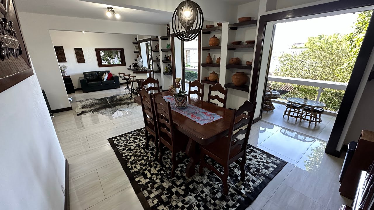 ILHA DO GOVERNADOR - Excelente Casa em melhor local de Jardim Guanabara, arquitetura diferenciada.