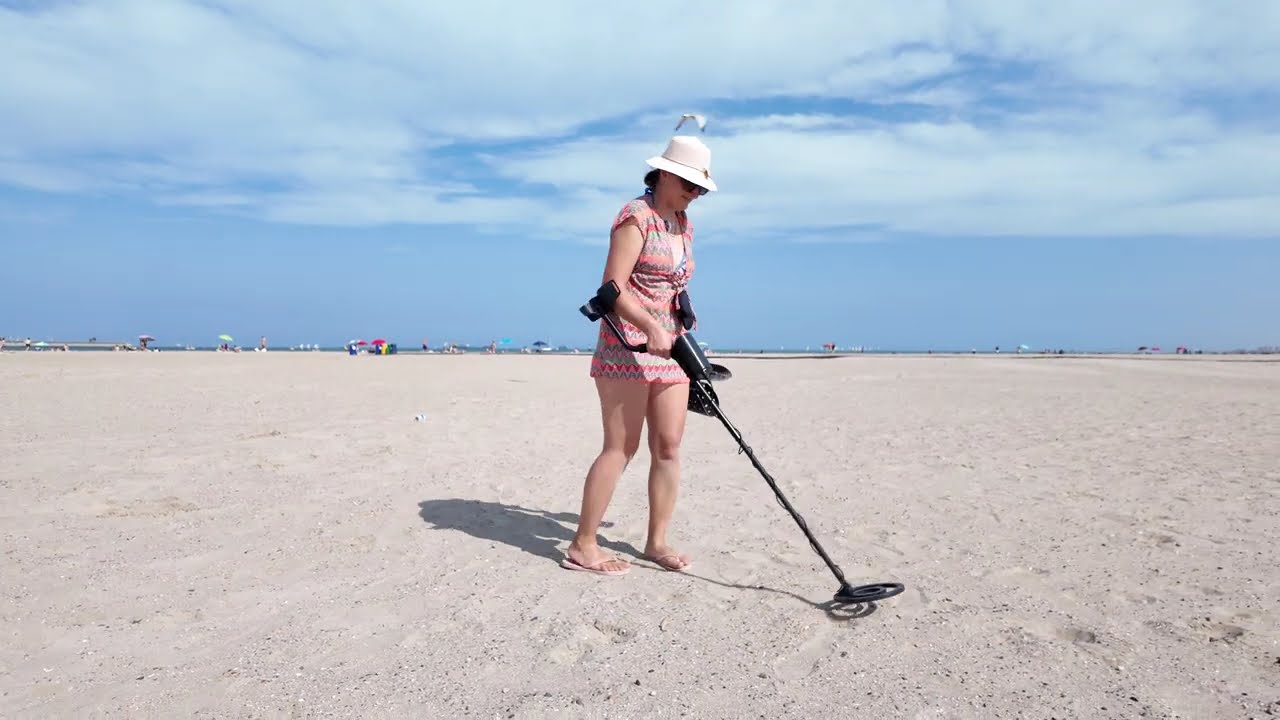 Bounty Hunter Strikes Golden Places: Daytime Metal Detecting Surprise in Valencia