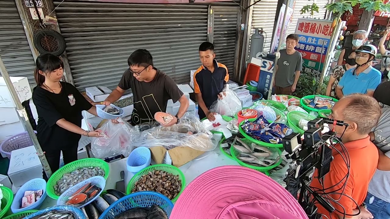 彥村賣的比大叔更狂 客人怕下禮拜買不到每樣都搶著買 台中太平803中山市場中山路二段509號 台中海鮮兄弟 海鮮拍賣 海鮮叫賣  叫賣哥 seafood auction
