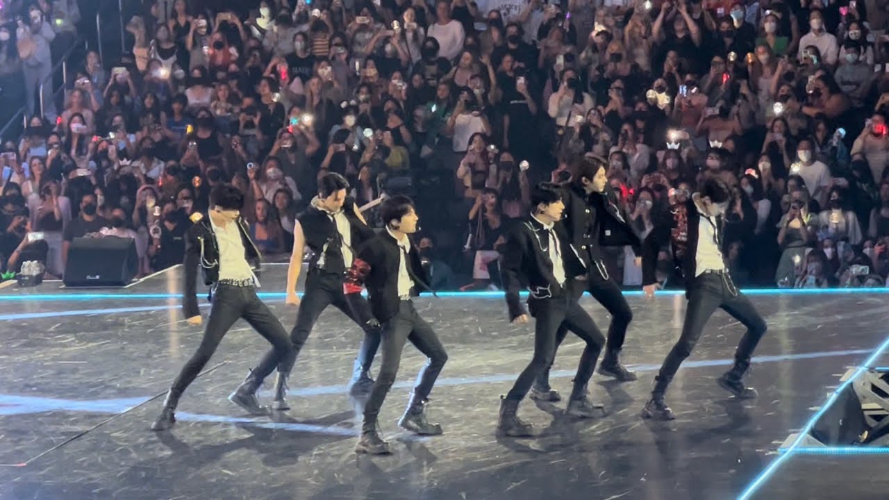 Enhypen - Future Perfect (Pass The Mic) - KCON LA 2022 Day 1