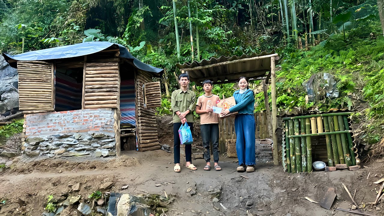 Harvesting cassava - a kind teacher came to visit and gave New Year's gifts.