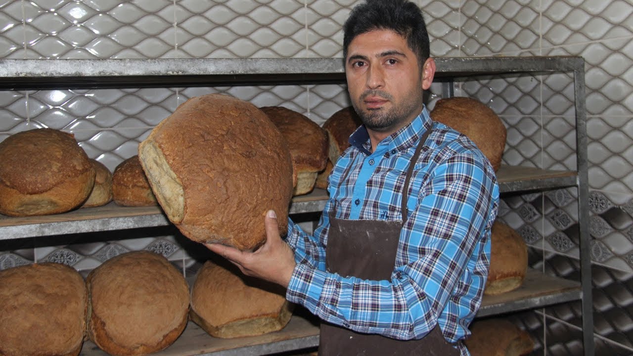 Öğretmenlik okudu, şimdi köyünde harç ekmeği yapıyor