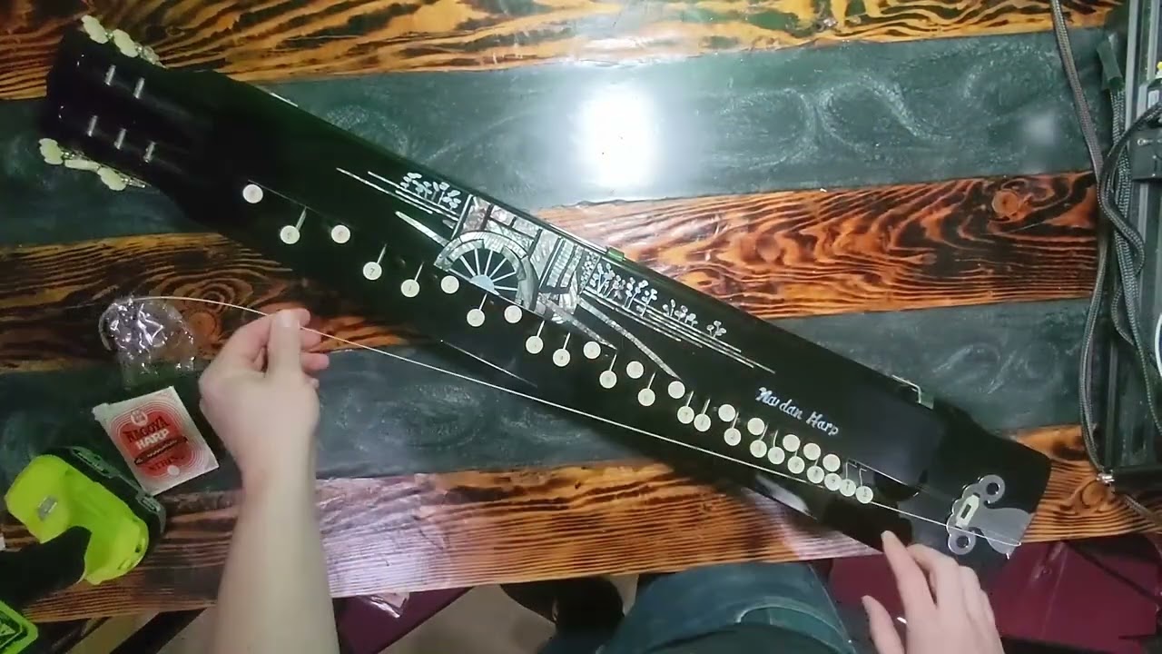 Changing strings on a taishokoto (大正琴)