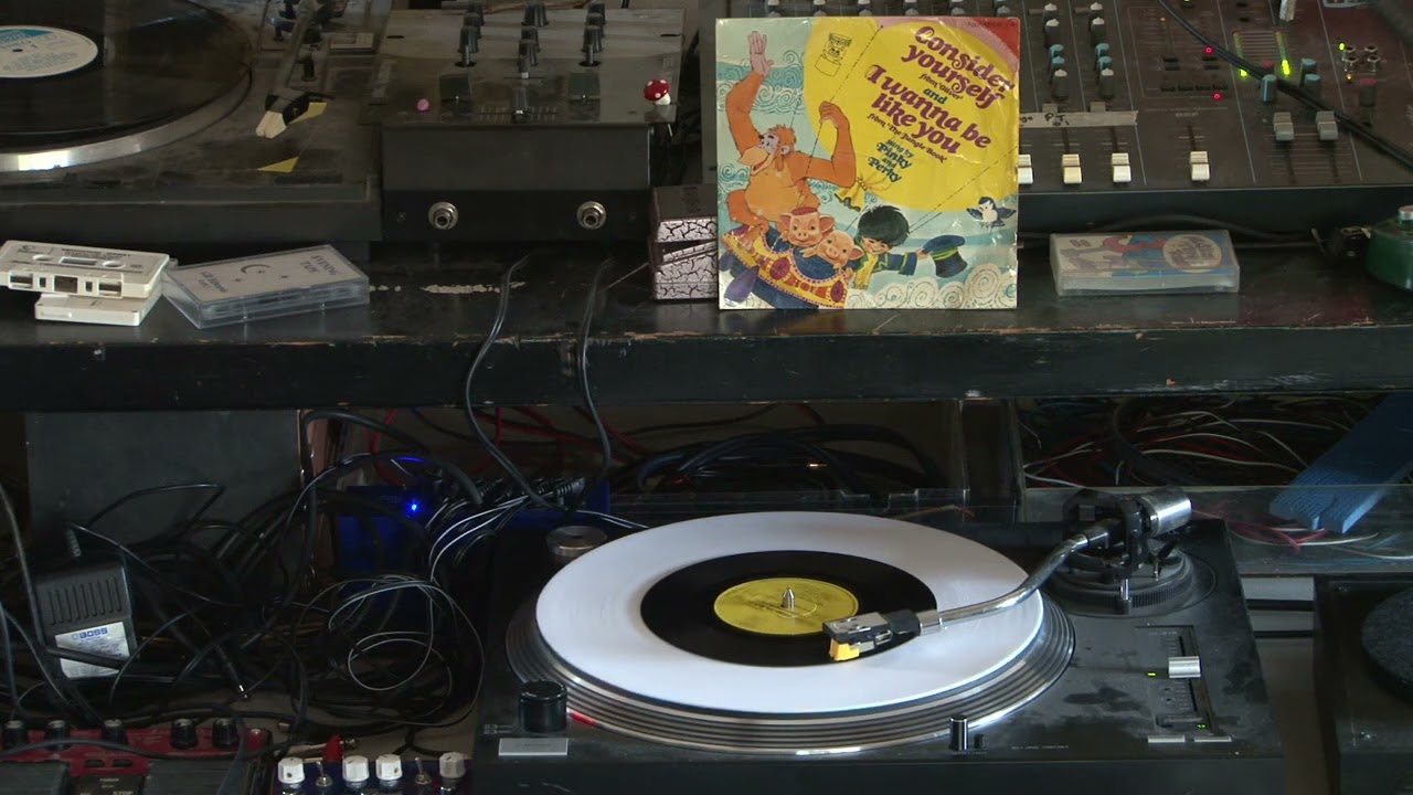 Pinky and Perky - Consider Yourself / I wanna be like you