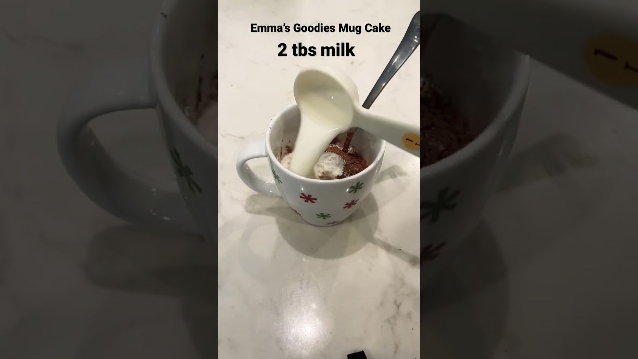 EASY CHOCOLATE MUG CAKE IN THE MICROWAVE!! (Emma&rsquo;s Goodies)