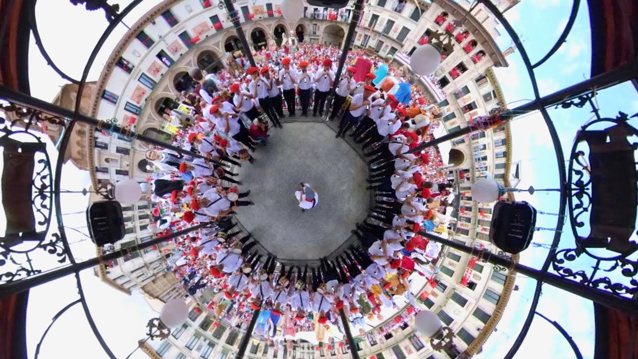 Gaiteros y gigantes en Tudela. Jota de los toros.