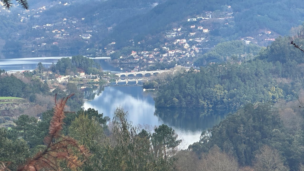 Casa No Geres, Vistas magnificas Rio, 7000m2 terreno / House in Geres,  river views, 7000m2 land