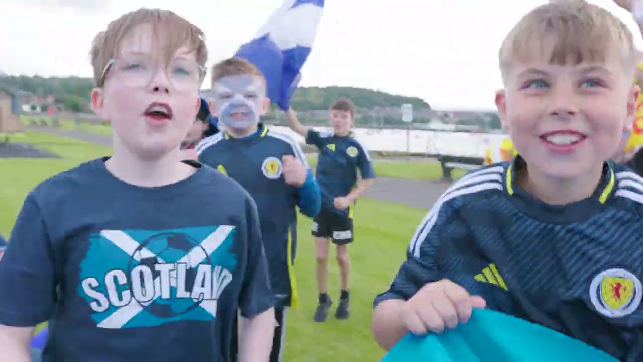 Go on yourself - Hunter & McMustard & Mellow Party with Dumfries Community Choir