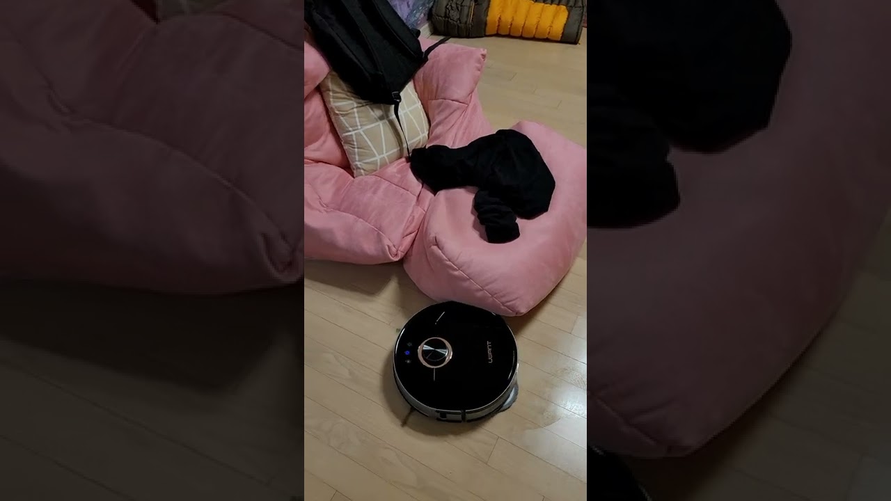 uwant u200 robotic vacuum cleaner 에디슨 로봇청소기 청소 모습 Cleaning action