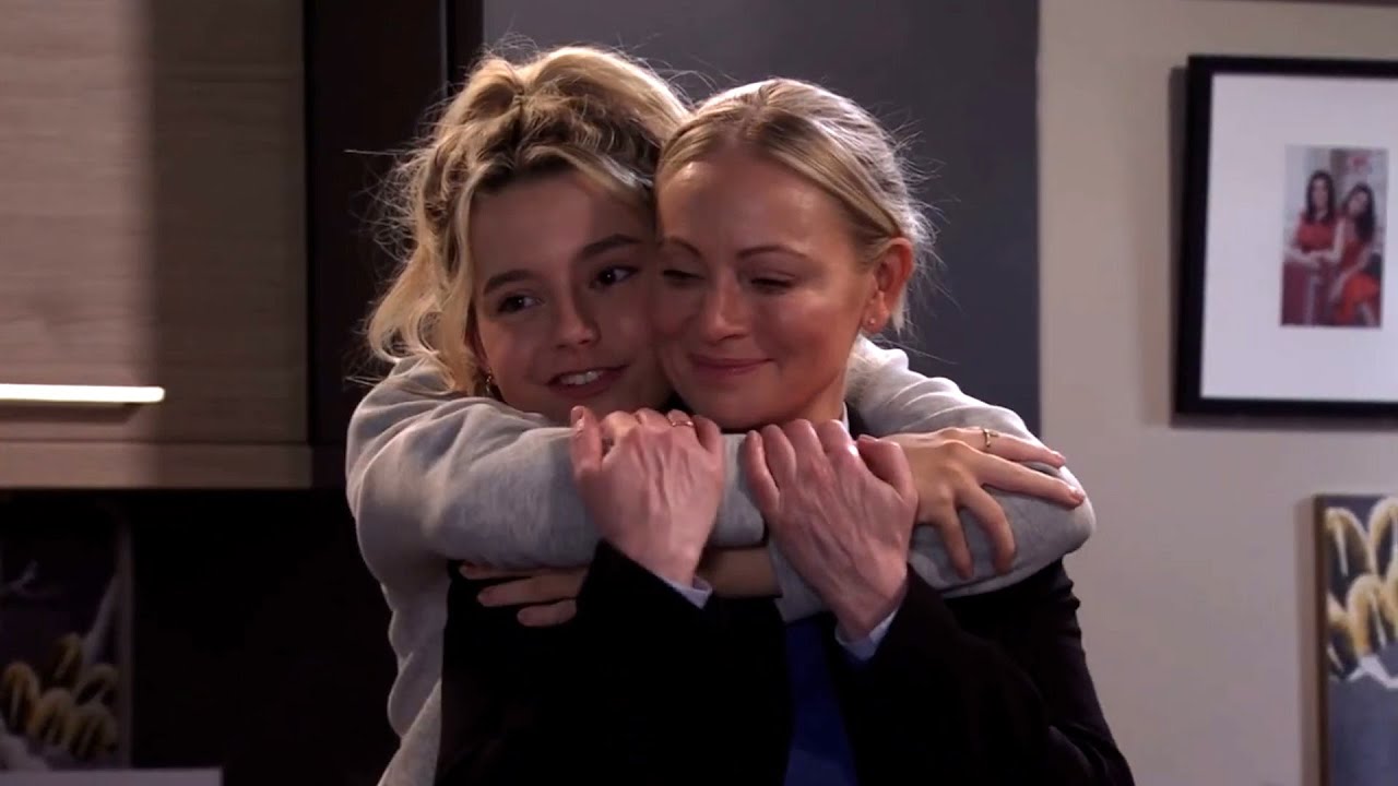 Coronation Street | Lisa & Betsy Being the Same Person for 4 Minutes Straight