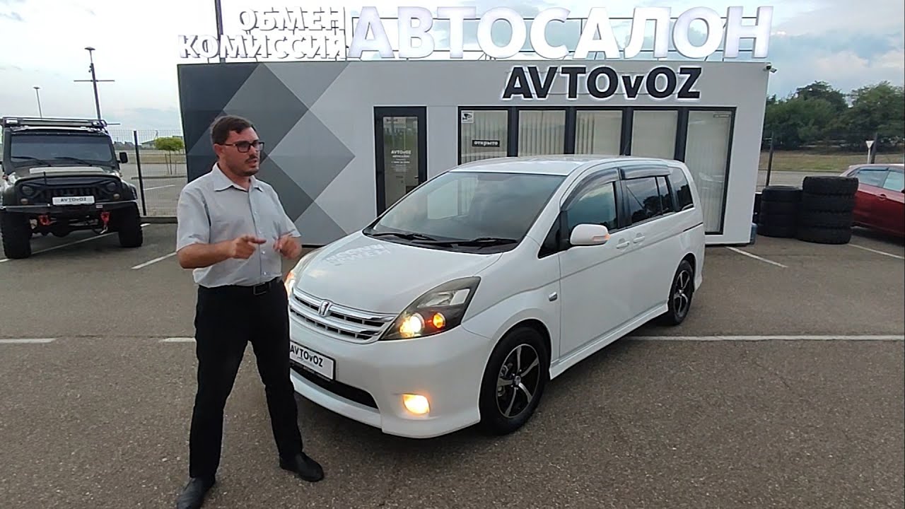 toyota ISIS, 2010г в Автосалоне AVTOvOZ
