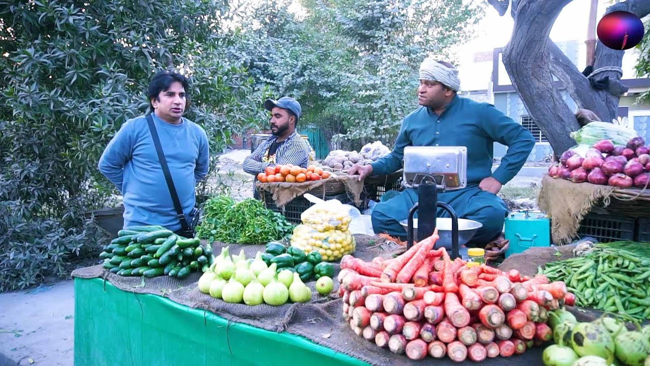 Gargila Sabzi Wala Kharidaar Sakhawat Naz || Funny Video || Prank Video
