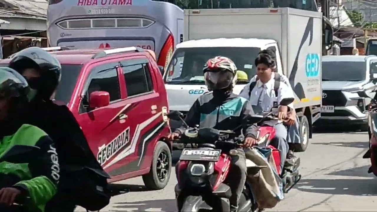 #WADUUH macetnya lalu lintas di jalan industri Cikarang Indonesia 