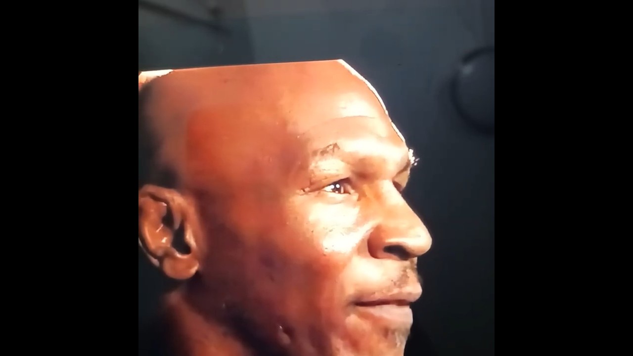 Mike Tyson Almost Had a Fight With Floyd Mayweather at Fight Press Conference Face Off. 😬