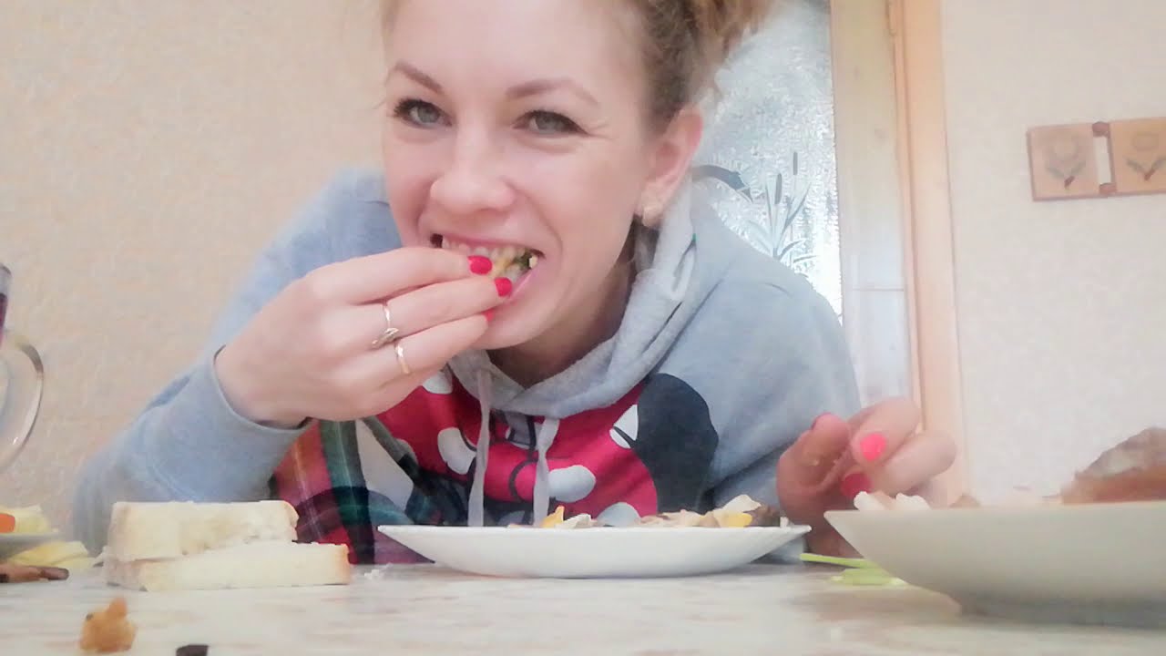 МУКБАНГ. МУЖ ДАЁТ ПИЛЮЛЕЙ МНЕ 😥🦹‍♀️🧟‍♀️