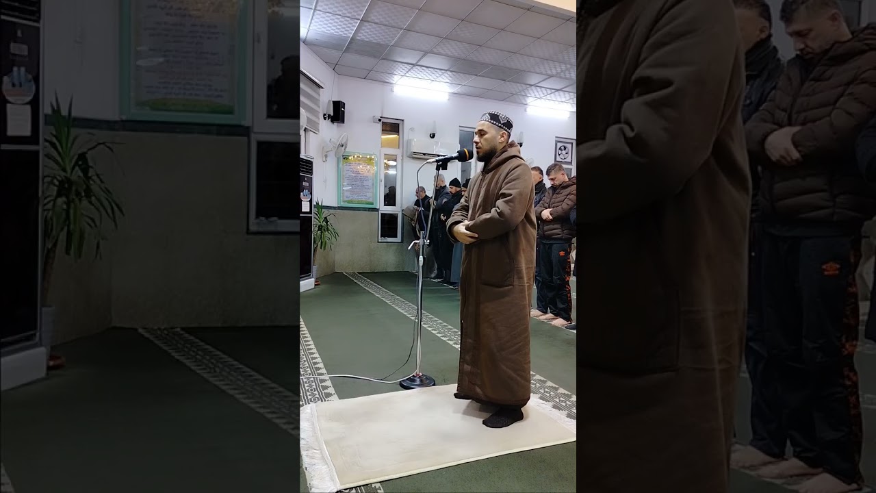 صلاة الفجر في مسجد الكوثر في حي المثنى وكان الإمام الشيخ الدكتور ابراهيم خليل العبيدي 