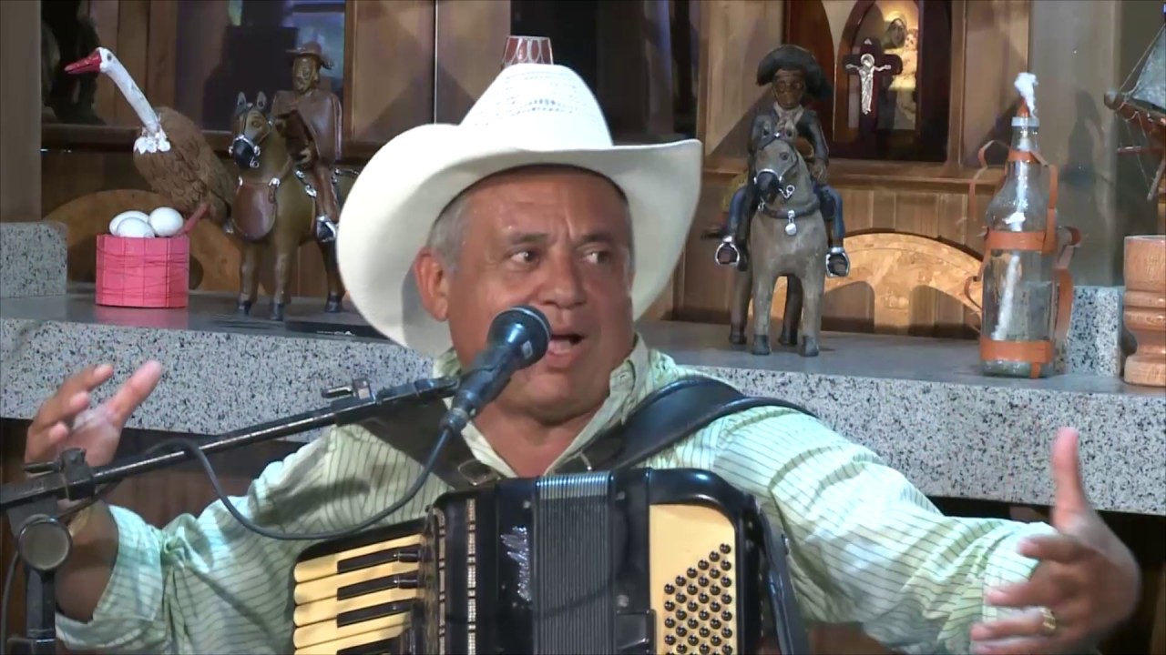 Sirano imita orquestra