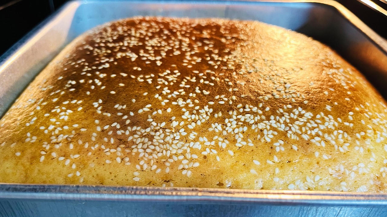I made the best cake with the simplest ingredients available!!