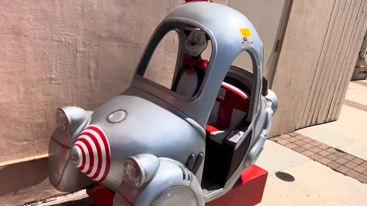 Jolly Roger The Cat in the Hat kiddie ride (V2)
