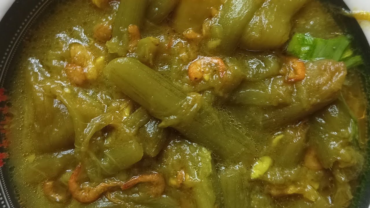 অসম্ভব মজাদার চিংড়ি দিয়ে কচুর ডাটা ভাজি-Kochur Data Recipe-Kochur Data Vaji - Taro Stem with Prawns