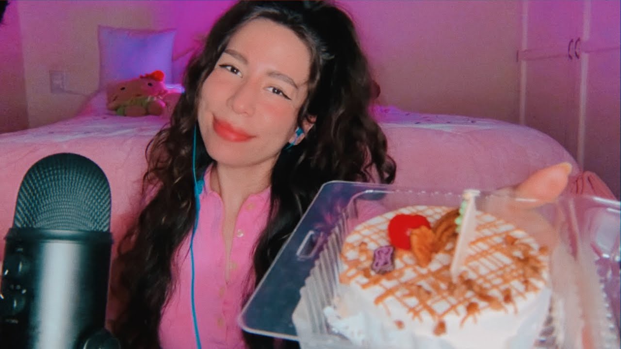 ASMR comiendo pastel 🍰 contestando preguntas