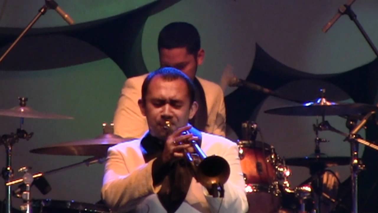 Maliq & D'essentials ft. David (Naif) - Dia ~ Menari ~ Mobil Balap @ JJF 2012 [HD]