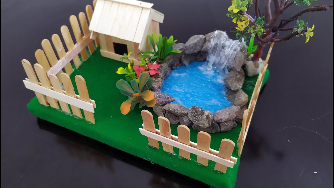 Diorama Rumah Dengan Kolam Ikan Mini Kehidupan Pedesaan - Kerajinan Berbasis Media Campuran