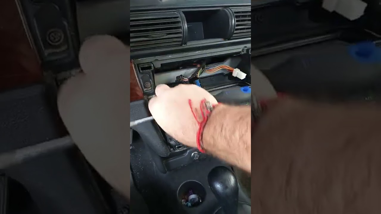 cambio de autoestereo Chrysler 1a parte Stratus 03 interceptor