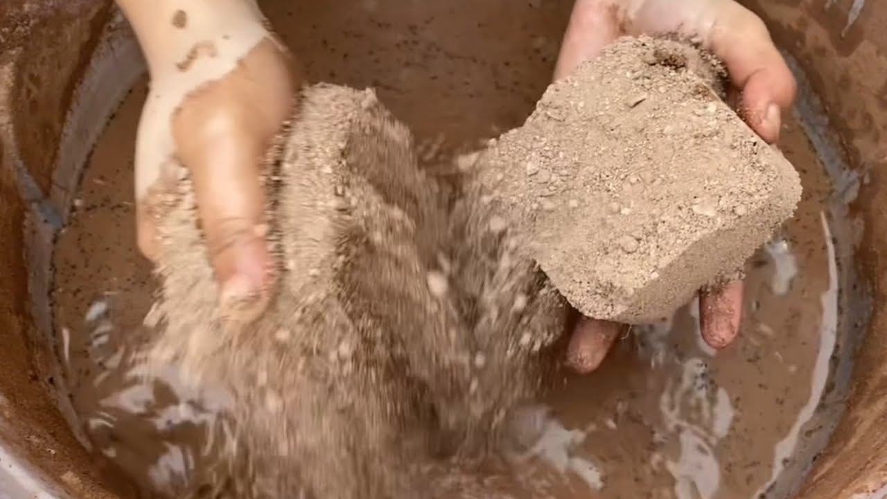 Satisfying crumbling of red sand crumbling in water💦#relax RS Craving💔