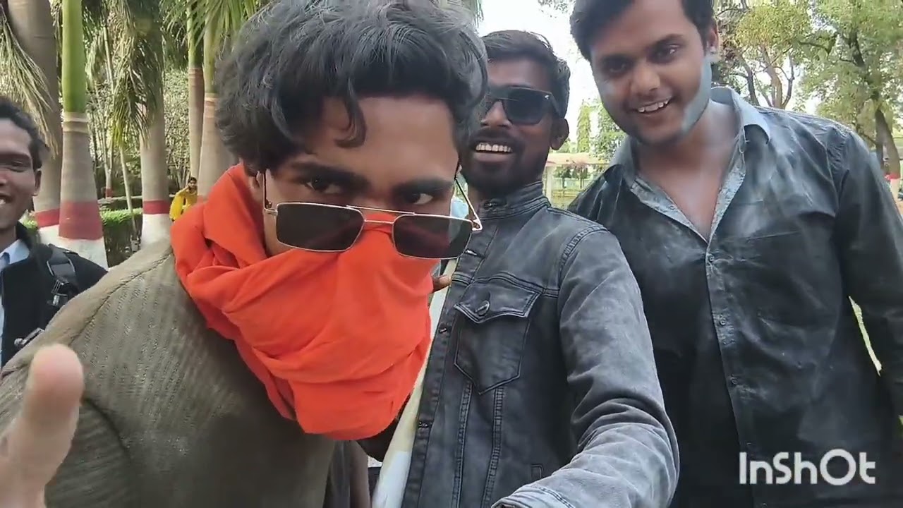 Dost ke sath ghumne samay ka video