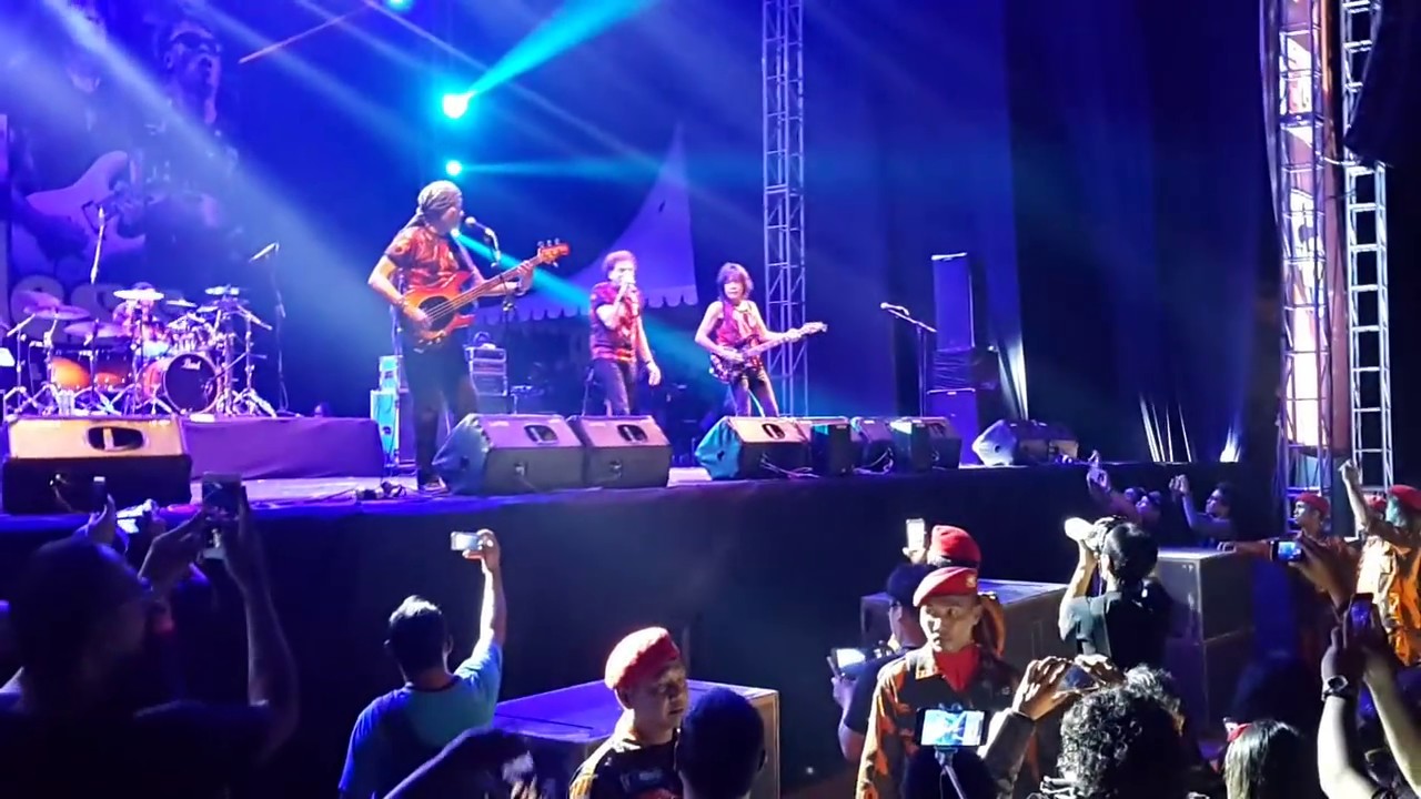 Rock In Solo GODBLESS Group Rock Legendary Indonesia Part 1