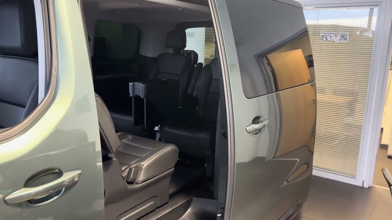 Peugeot E-Traveller in All-Terrain Green