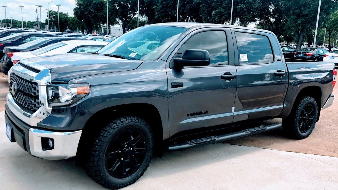 2018 Toyota Tundra SR5 Crewmax!!!!