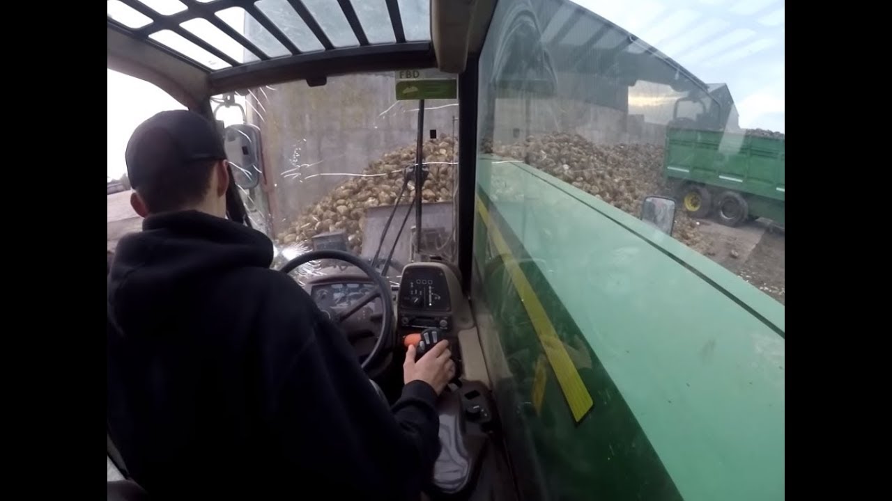 Fodder Beet 2017 - Pushing Up The Loads - John Deere 3415