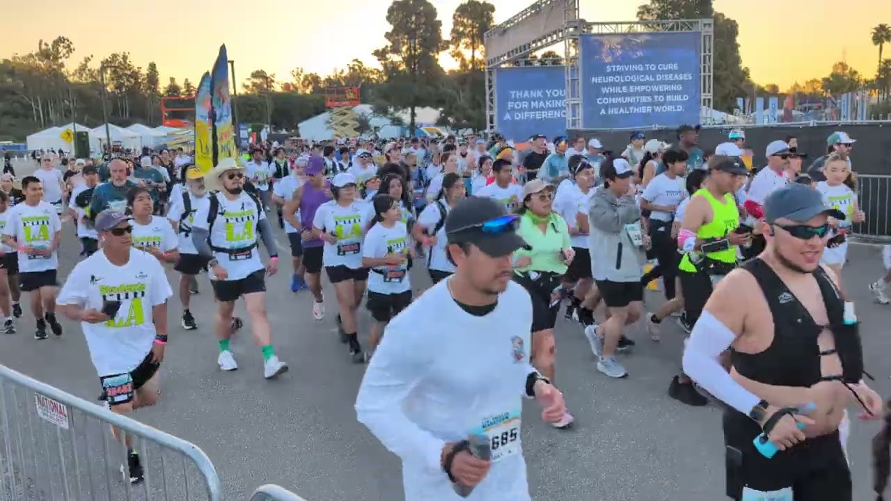 LA Marathon 2026. Third set of runners to start. Start of Students Run LA (SRLA)