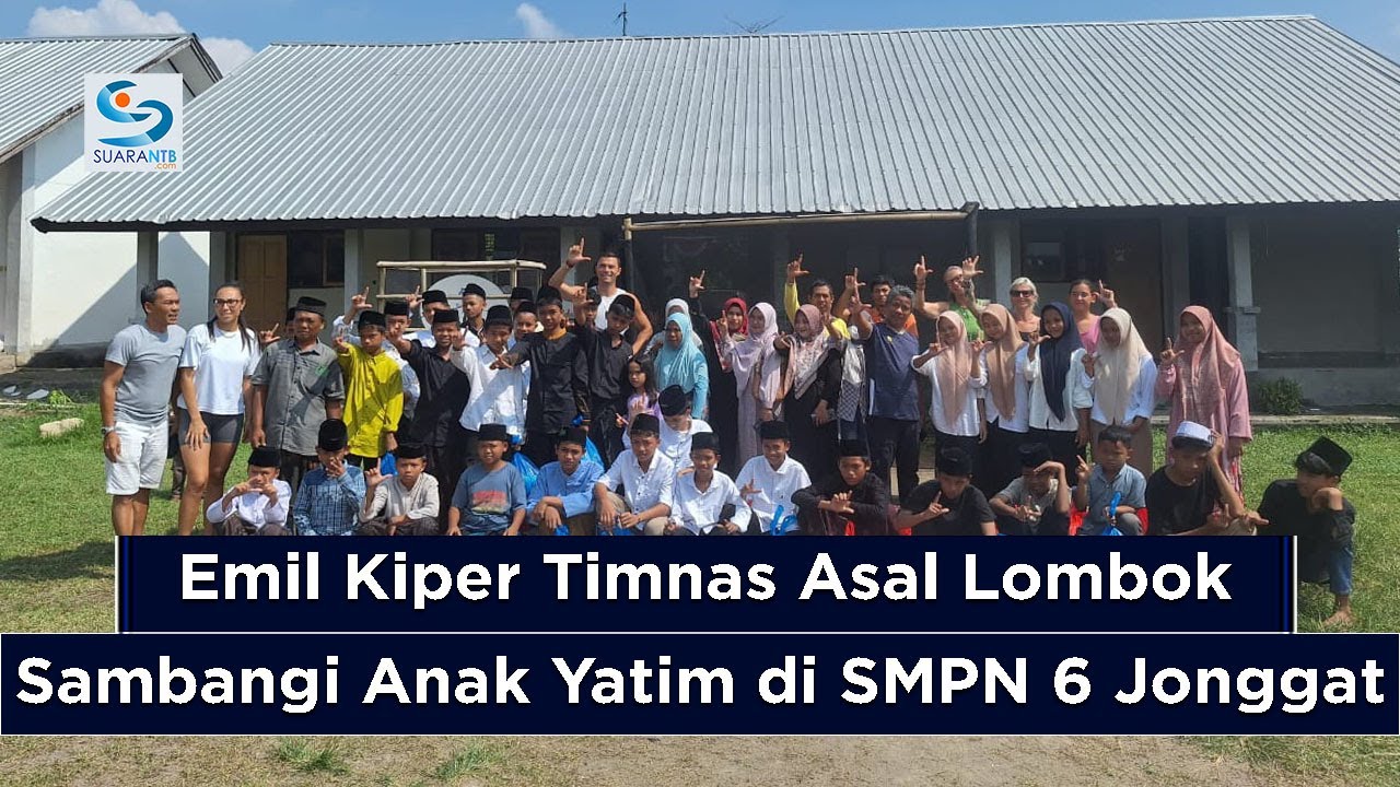 Sebelum Balik Italia, Emil Audero Mulyadi Sambangi Anak Yatim di SMPN 6 Jonggat