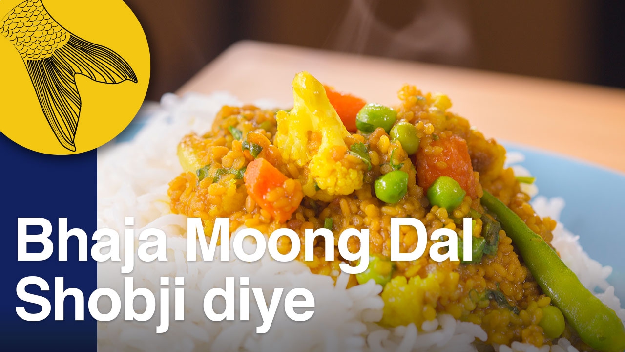 Bhaja Moong Dal Shobji diye | Bengali Moong Dal with cauliflowers, carrots & peas